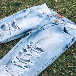 33-34 Women’s light washed boyfriend jeans